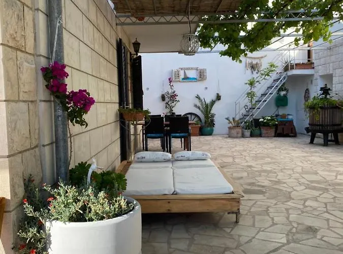 玛丽哈姆别墅公寓 *